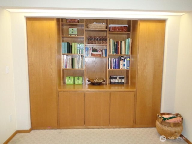 room details featuring baseboards