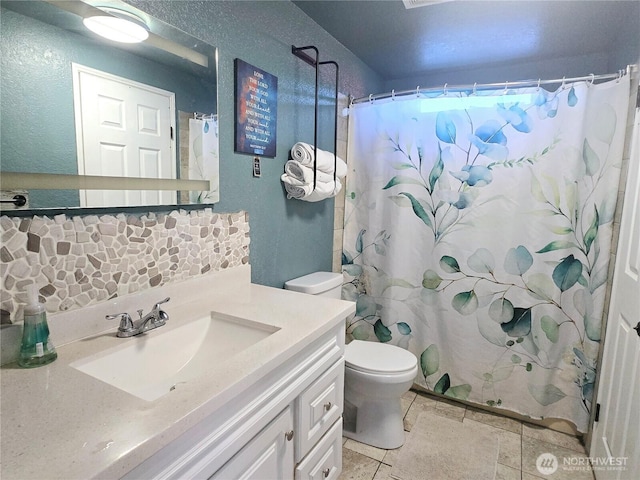 full bath with toilet, a shower with shower curtain, and vanity