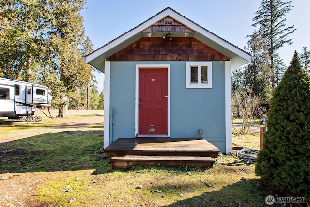 view of outbuilding featuring an outbuilding