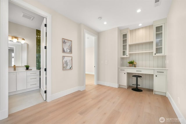 interior space featuring light wood finished floors, visible vents, recessed lighting, and baseboards