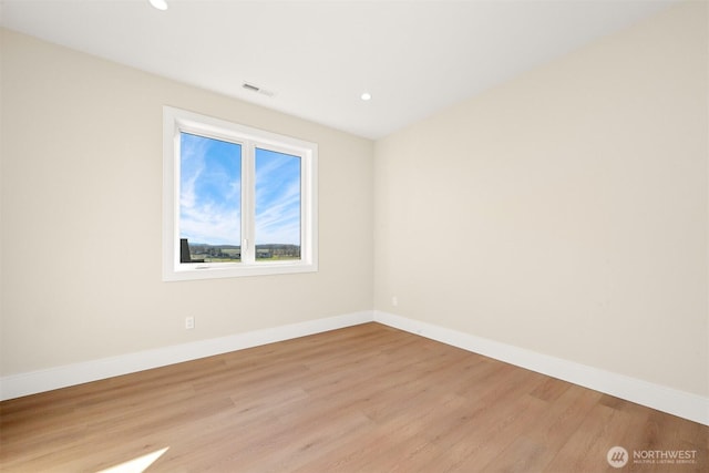 spare room with recessed lighting, visible vents, light wood-style flooring, and baseboards