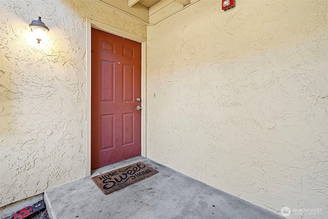 view of exterior entry with stucco siding