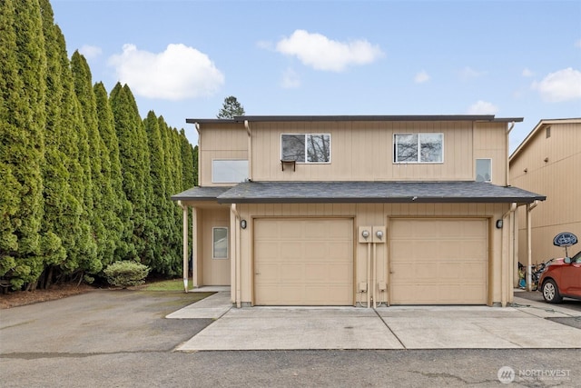 view of front facade with driveway and a garage