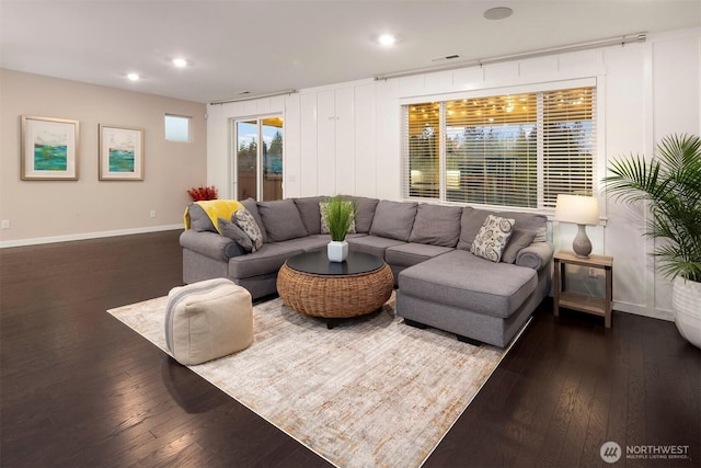 living room featuring visible vents, recessed lighting, baseboards, and wood finished floors