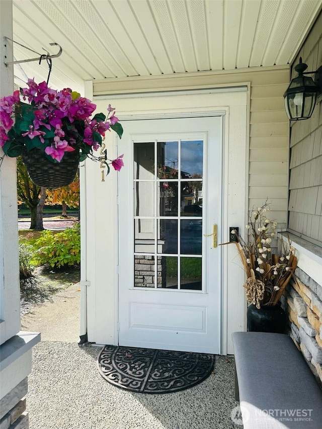 doorway to property with covered porch