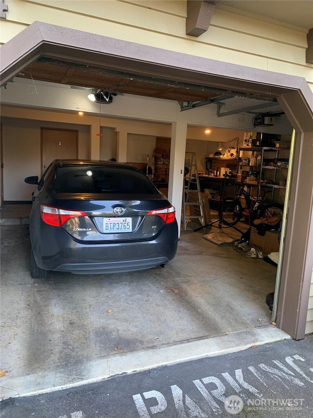 304 10th St, Kirkland, WA 98033 - view of garage