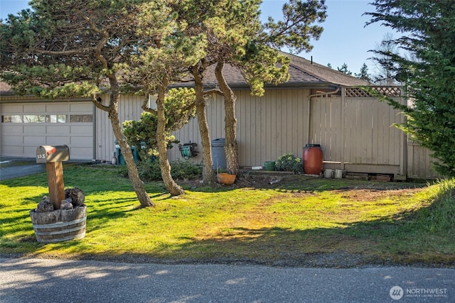 view of front of property with roof with shingles and a front yard