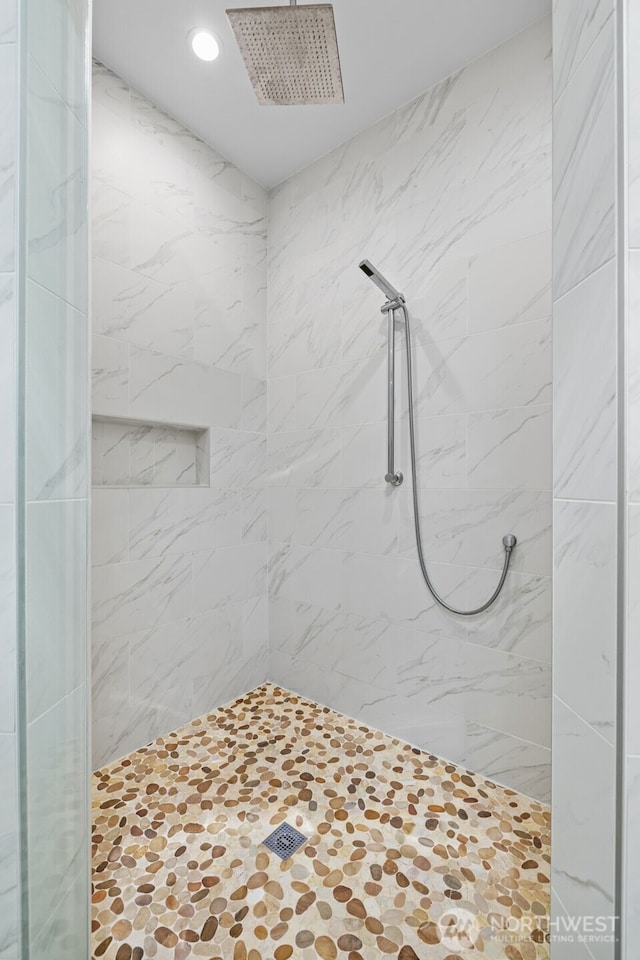 bathroom featuring a tile shower