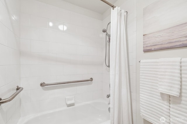 bathroom featuring shower / bath combo with shower curtain