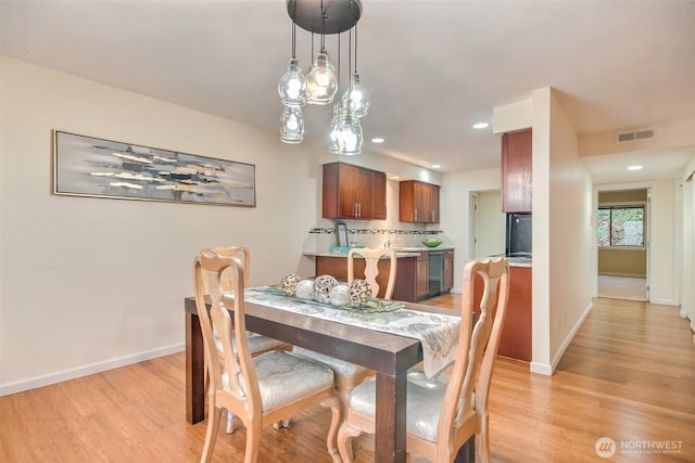 dining space with recessed lighting, light wood-type flooring, visible vents, and baseboards