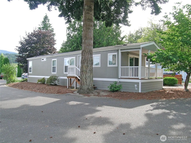 manufactured / mobile home with a porch