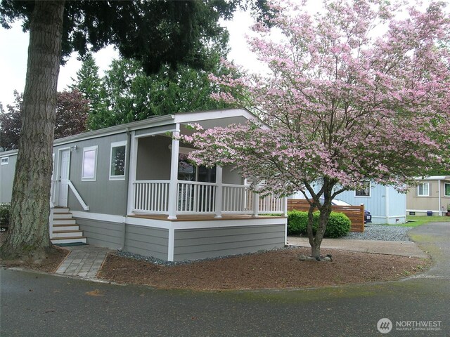 921 Autumn Ln Unit 227, Bellingham, WA 98229 - manufactured / mobile home with a porch