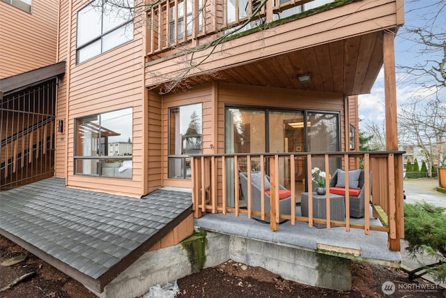 property entrance with roof with shingles