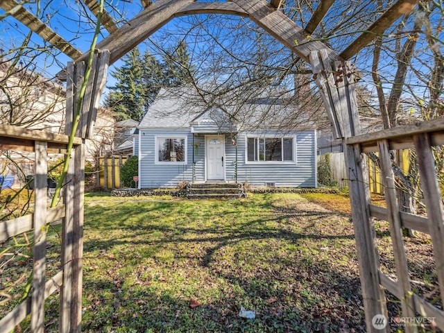 view of front of home featuring a shingled roof, crawl space, a front yard, and fence