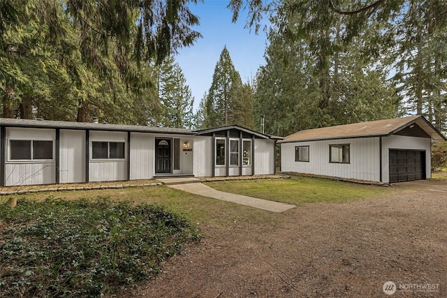 view of front of home featuring a garage and a front yard