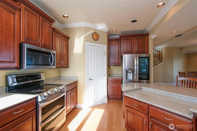 kitchen with light wood-style flooring, ornamental molding, visible vents, recessed lighting, and appliances with stainless steel finishes