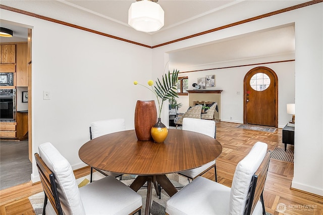 dining area with baseboards and ornamental molding