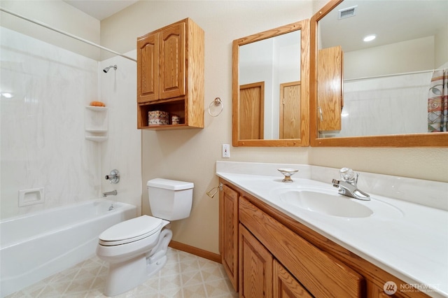 full bathroom featuring visible vents, shower / bath combo with shower curtain, toilet, baseboards, and vanity