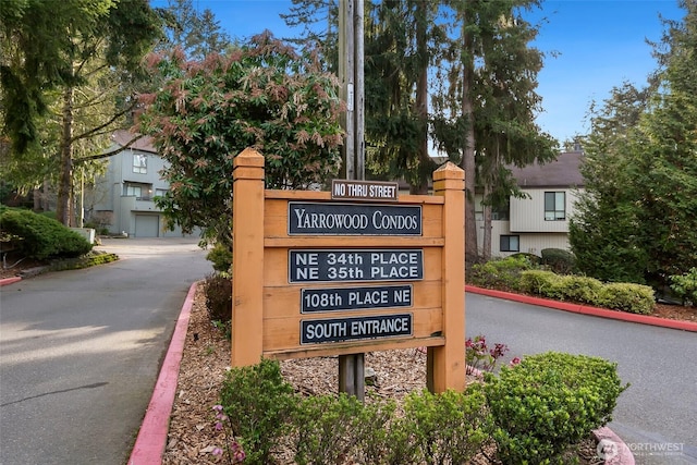 view of community / neighborhood sign