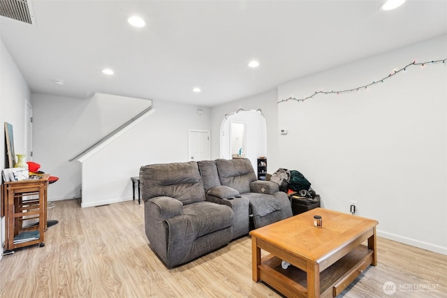 living room featuring recessed lighting, baseboards, visible vents, and light wood finished floors