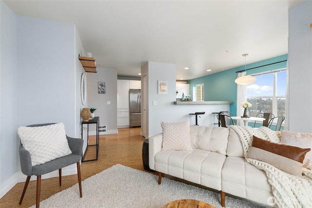 living area featuring visible vents, recessed lighting, and baseboards