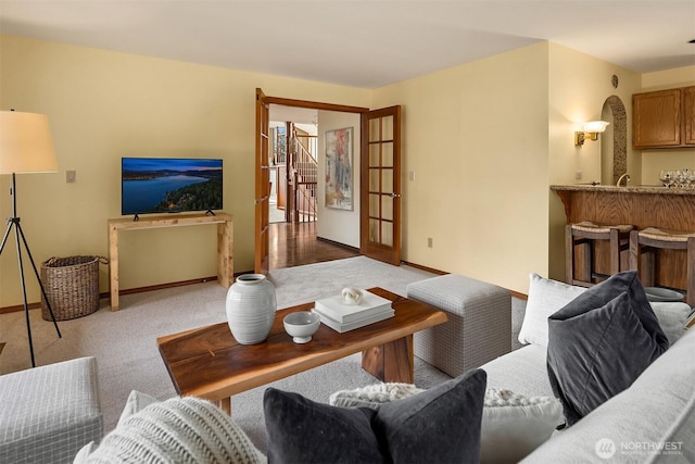 living area featuring carpet floors and baseboards