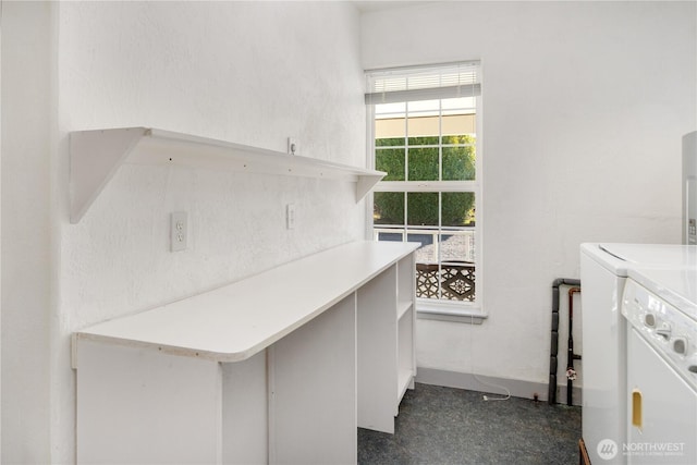 washroom featuring laundry area, baseboards, and independent washer and dryer