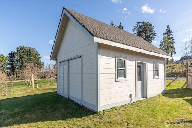 view of outdoor structure with an outbuilding