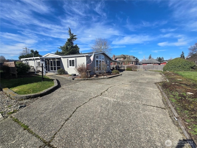 view of front of house with fence and a front lawn