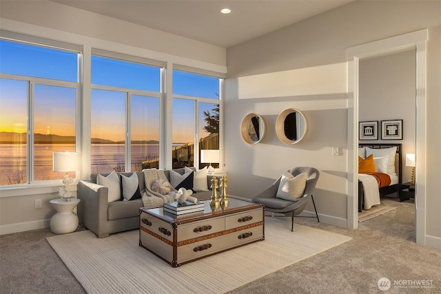 living area with recessed lighting, carpet flooring, and baseboards