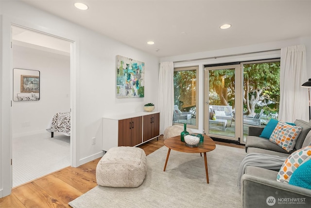 living area featuring recessed lighting, light wood-type flooring, and baseboards