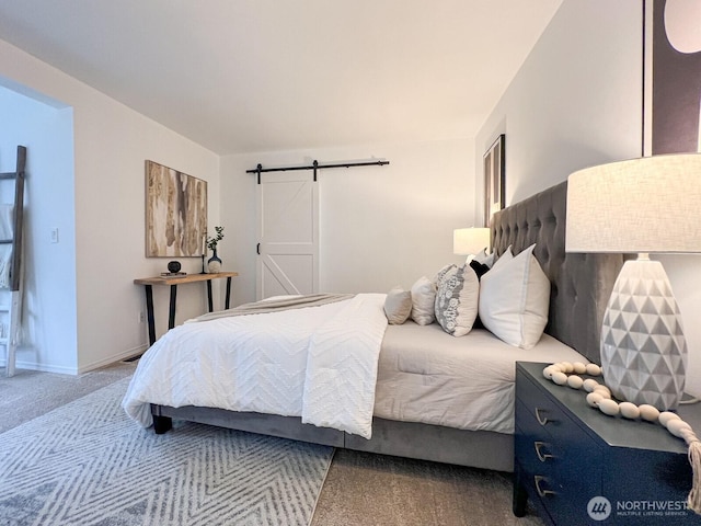 bedroom featuring carpet floors, a barn door, and baseboards