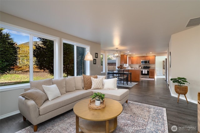 living room with baseboards, visible vents, dark wood-type flooring, and recessed lighting