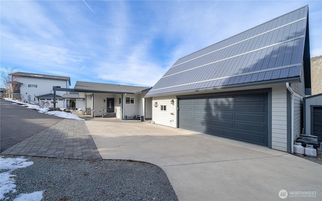 view of front facade with metal roof and driveway