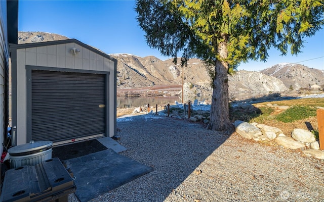 view of yard with a mountain view