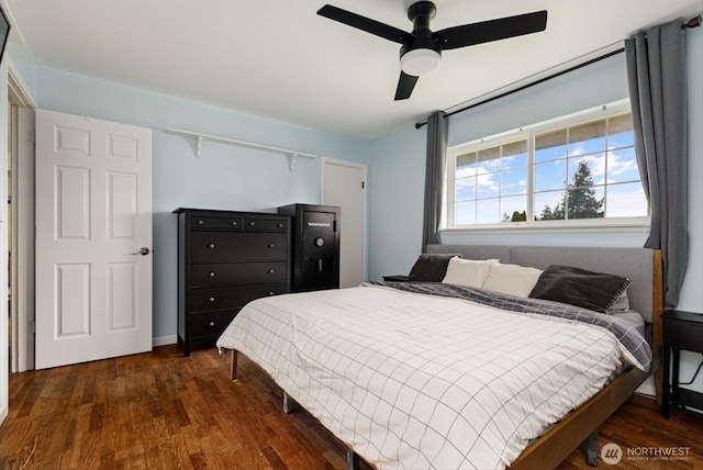 bedroom with dark wood-style floors and a ceiling fan