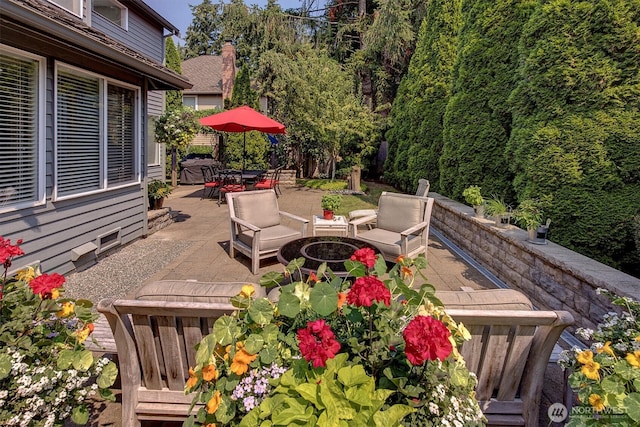 view of patio / terrace featuring outdoor dining space and an outdoor living space with a fire pit