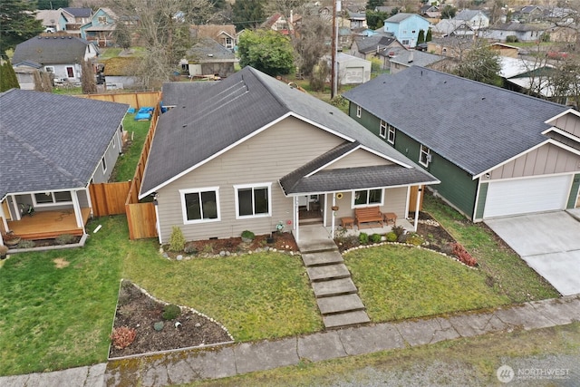 view of front facade featuring a front yard, fence, and a residential view