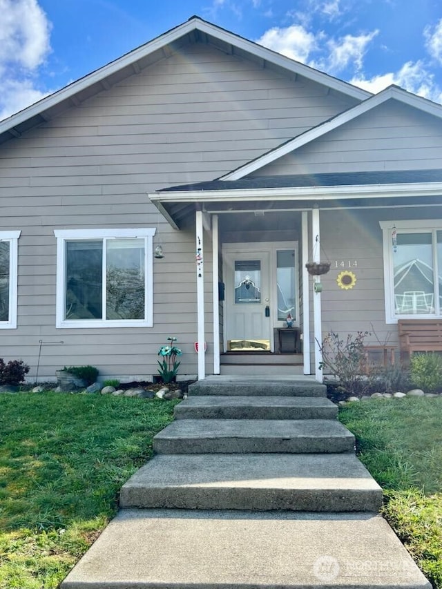 bungalow-style house featuring a front lawn and a porch