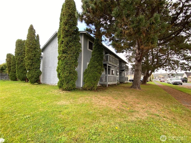 view of side of property featuring a lawn