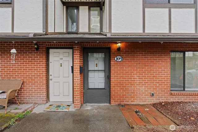 property entrance with stucco siding