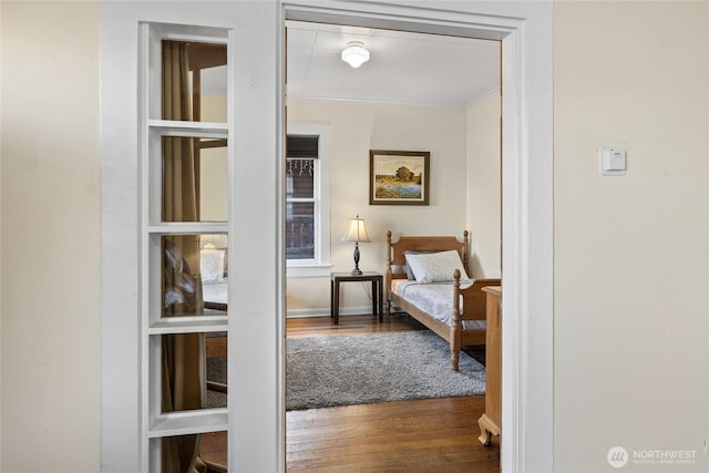 living area with dark wood-type flooring and crown molding