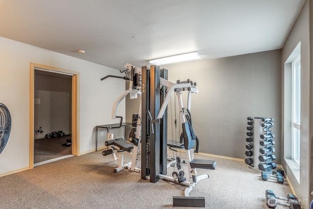 exercise area featuring baseboards