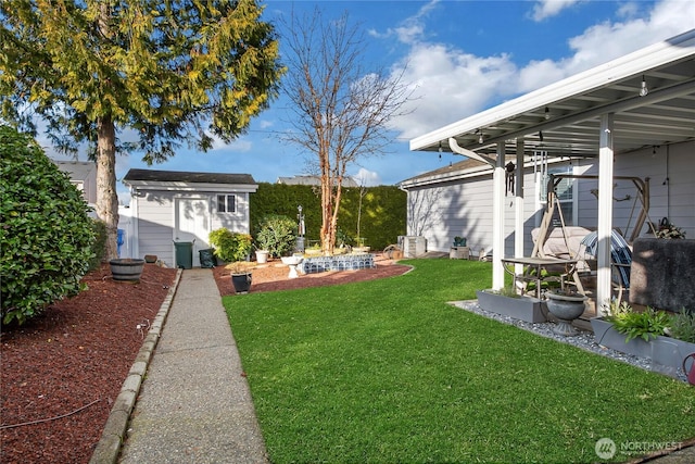 view of yard with an outdoor structure