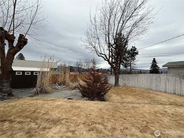 view of yard with an outbuilding and fence