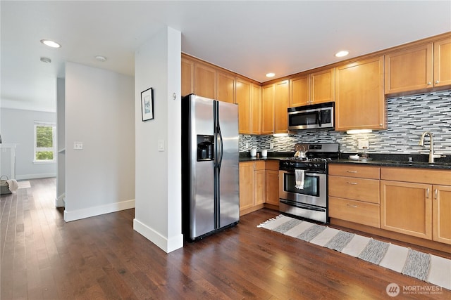 5939 Delridge Way SW, Seattle, WA 98106 - kitchen with stainless steel appliances, a sink, baseboards, backsplash, and recessed lighting
