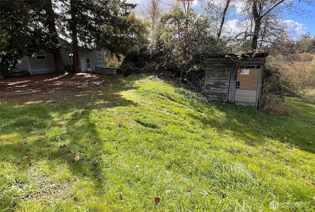 12535 SE Kent Kangley Rd, Kent, WA 98030 - view of yard featuring an outbuilding