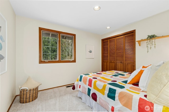 carpeted bedroom featuring recessed lighting, a closet, baseboards, and visible vents