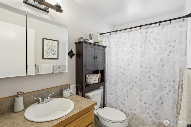 bathroom with a shower with curtain, vanity, and toilet