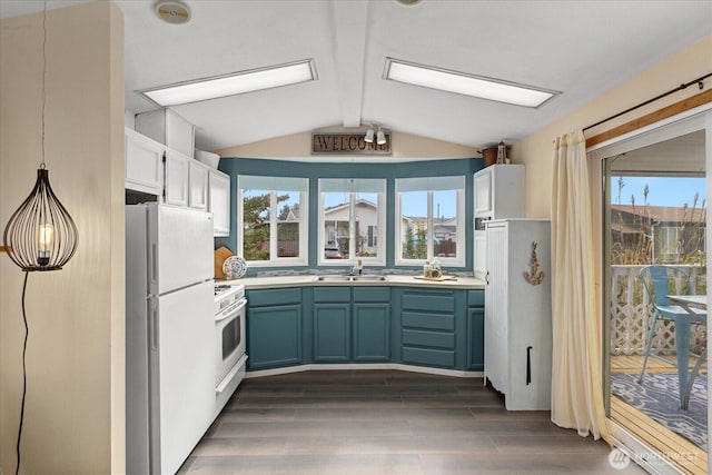 kitchen with lofted ceiling, white appliances, a sink, and a healthy amount of sunlight